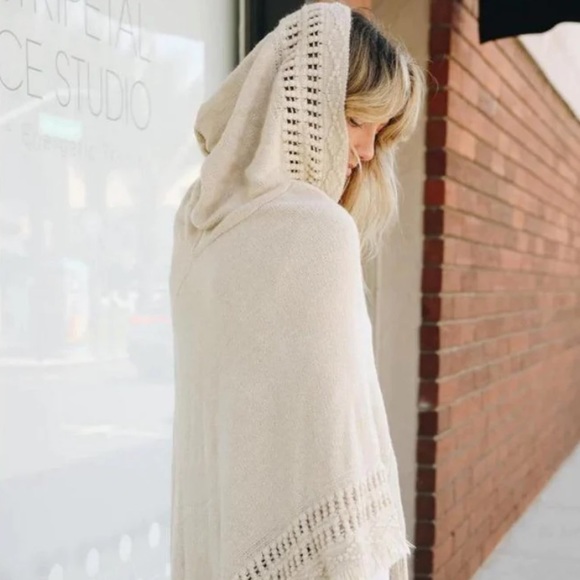 #68 CROCHET Fringe Bohemian Boho One size Hood Cream Oversized Shawl Poncho - Picture 4 of 6